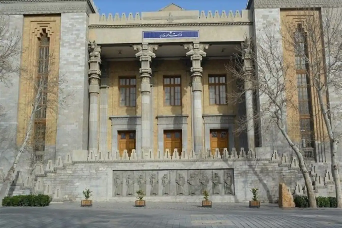 İran, "adalar" nedeniyle Çin'in büyükelçisini Dışişleri'ne çağırdı İran, "adalar" nedeniyle Çin'in büyükelçisini Dışişleri'ne çağırdı