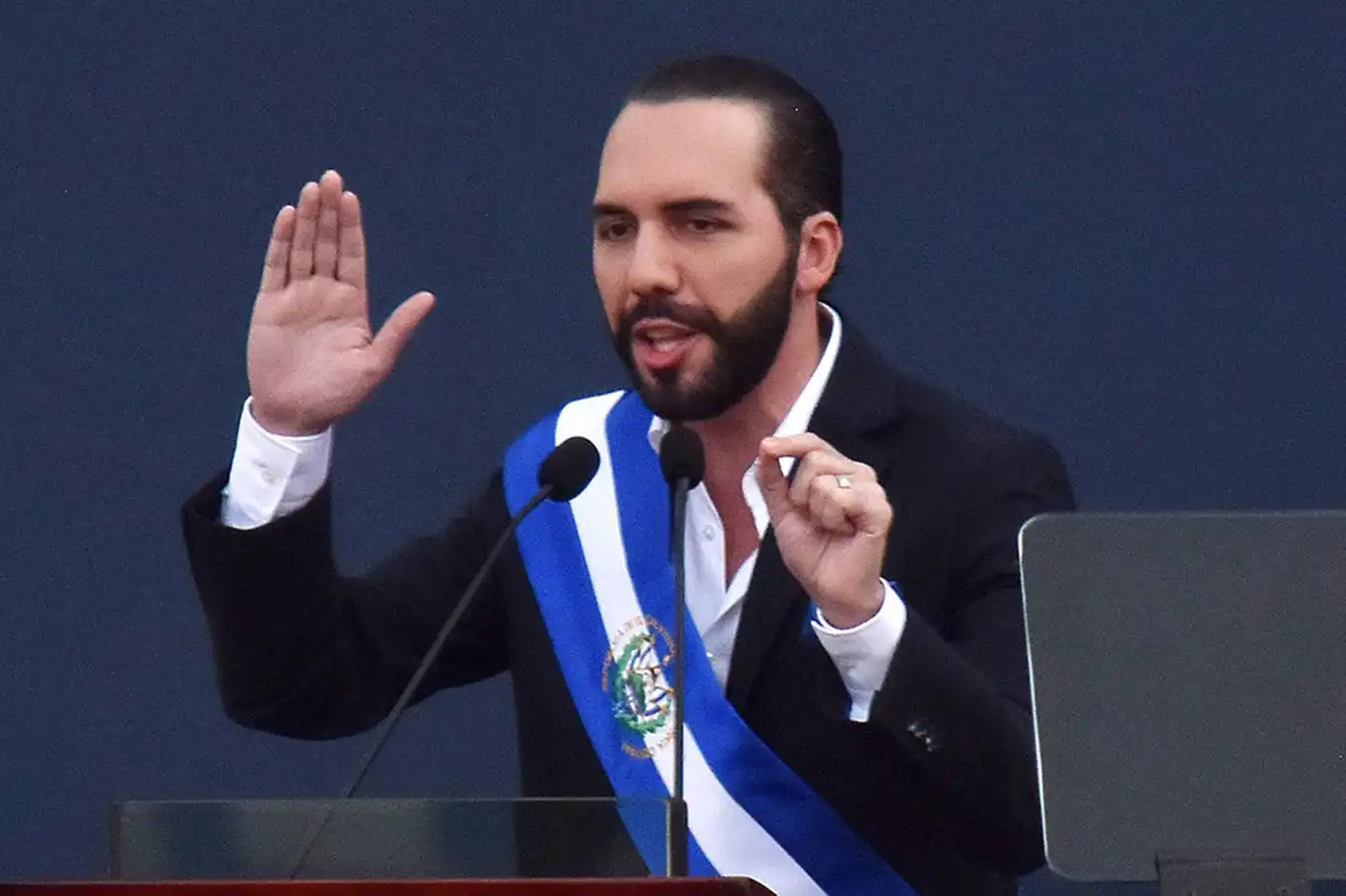 El Salvador'da devlet başkanı seçilen Bukele yemin etti El Salvador'da devlet başkanı seçilen Bukele yemin etti