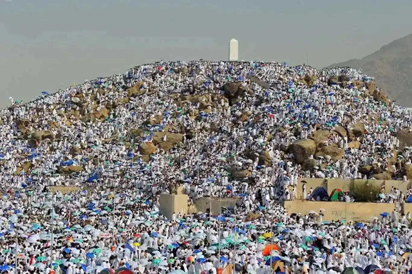 السلطات السعودية: وفاة ألف شخص أثناء تأديتهم مناسك الحج