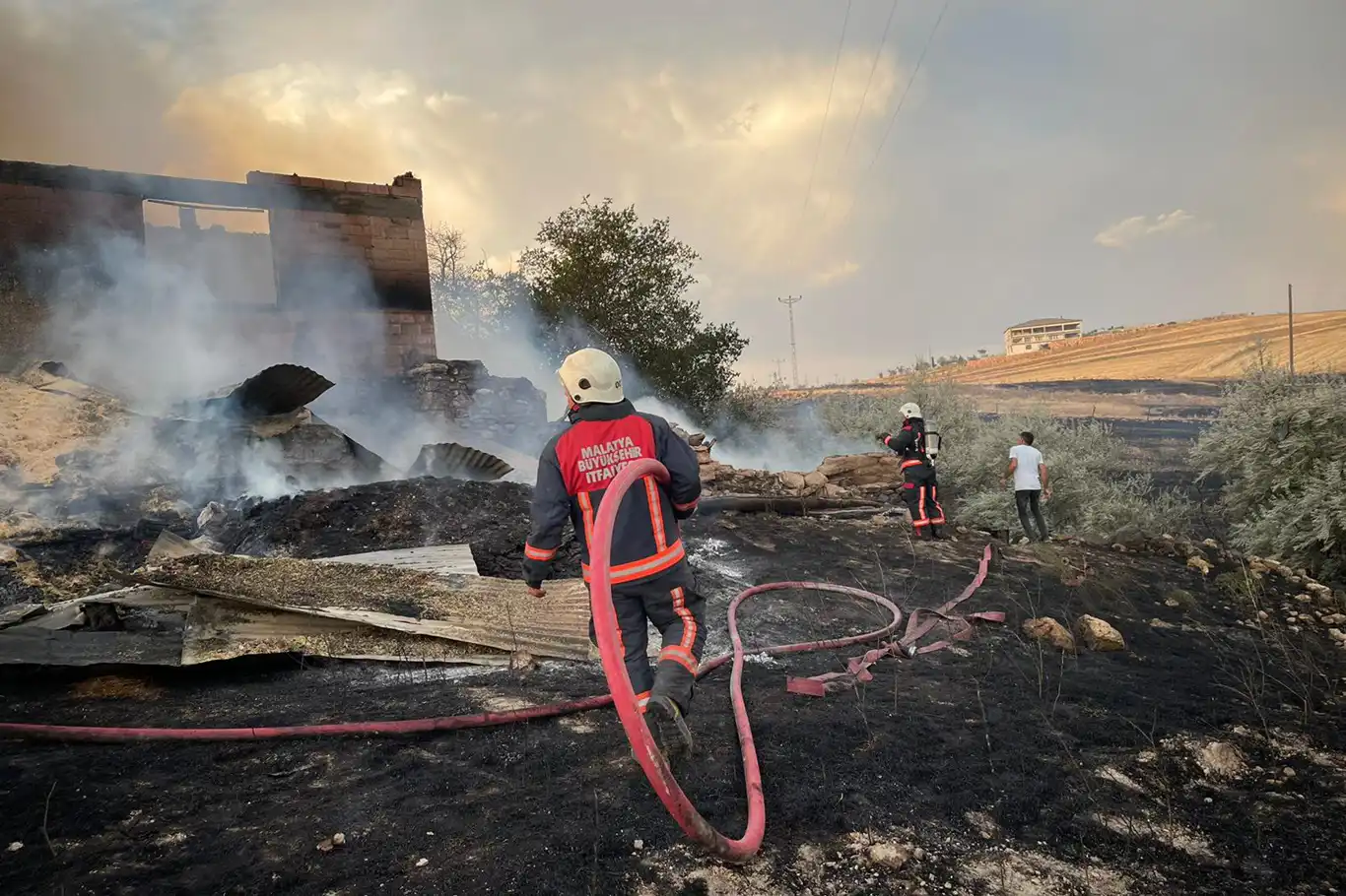 Malatya’da 600 dönümlük anız yangını Malatya’da 600 dönümlük anız yangını