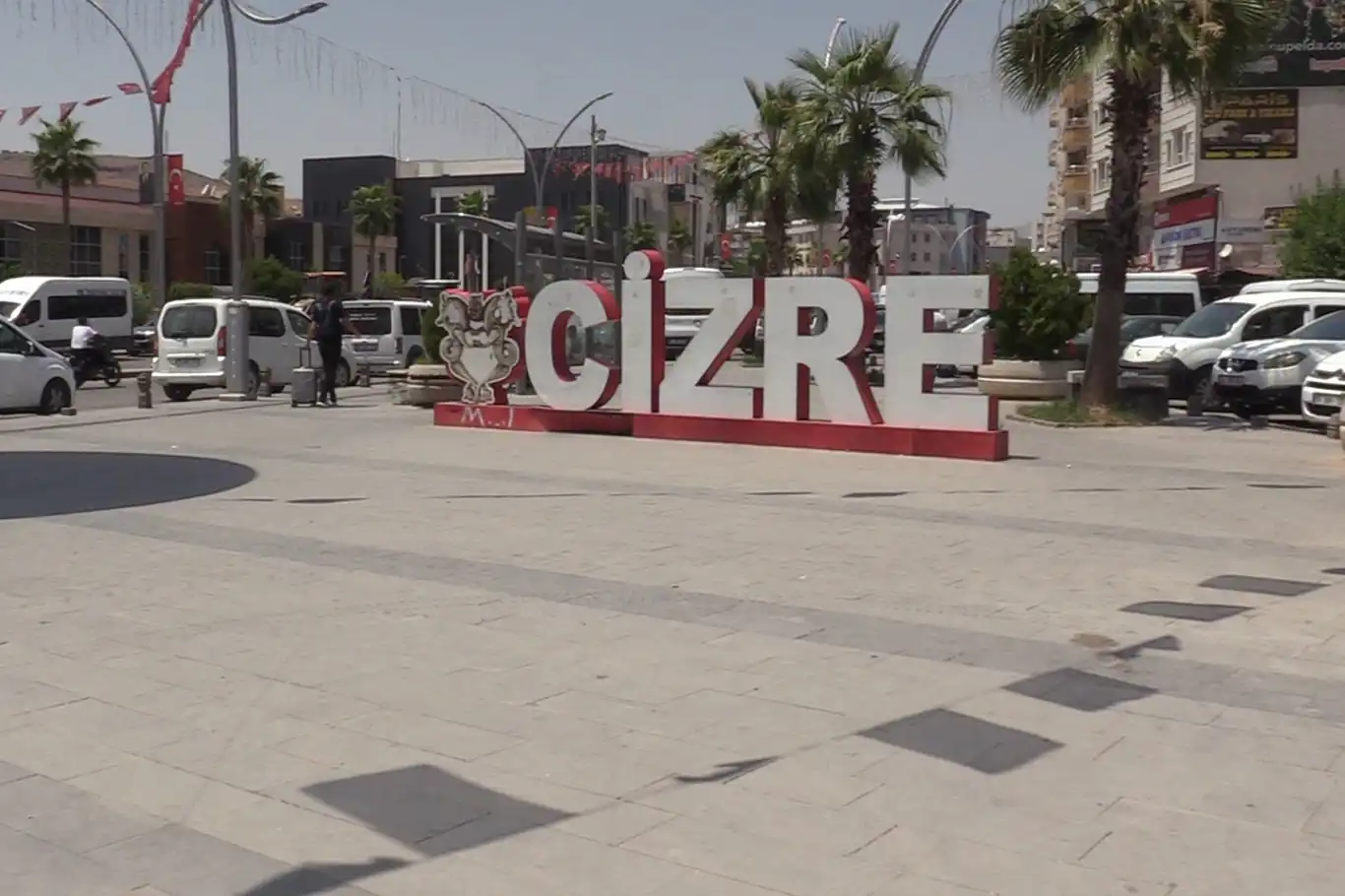 Cizre'de sıcaklıklar 50 dereceye yaklaştı, sokaklar boş kaldı