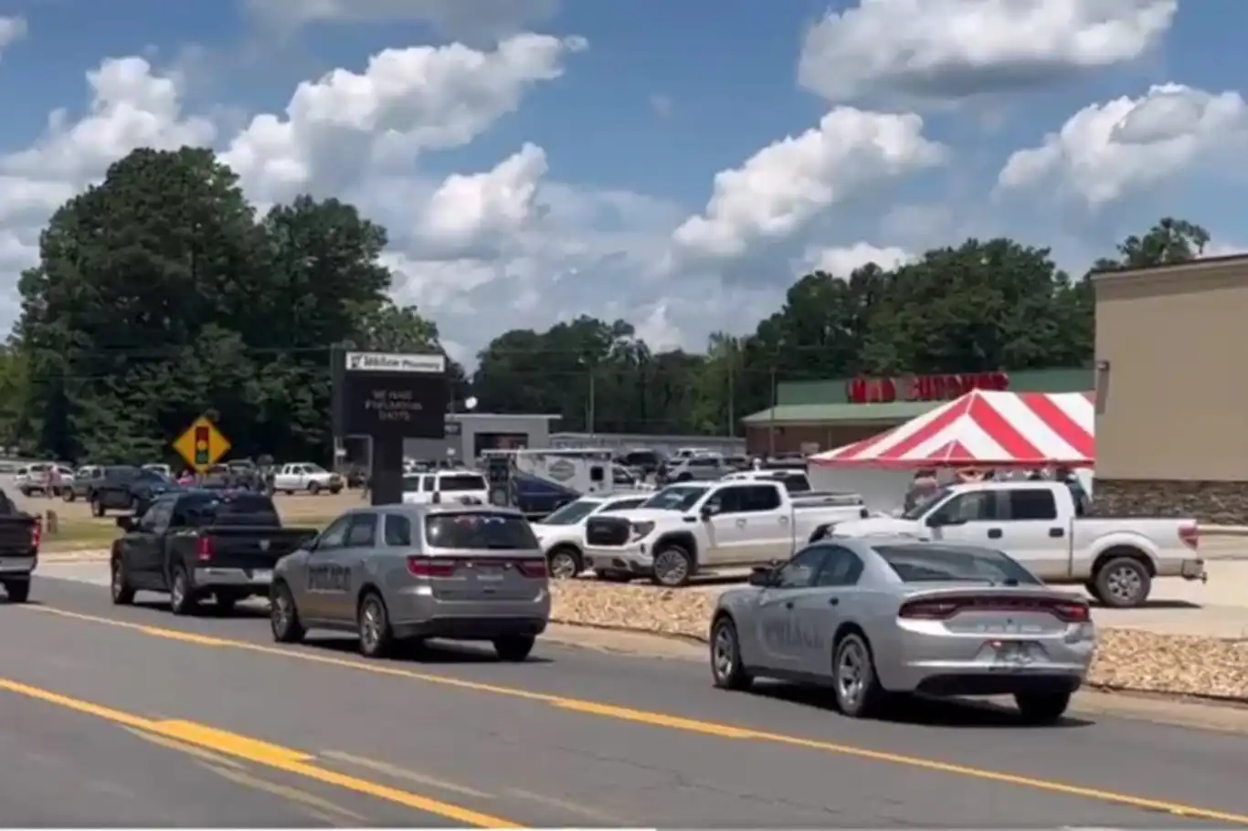 United States: Three dead, eleven wounded in Arkansas grocery store shooting