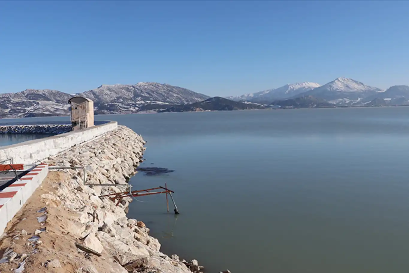 Eğirdir Gölü'nde 7 el bombası bulundu