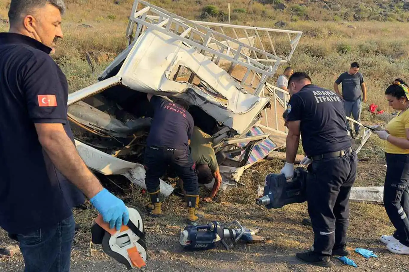 Adana'da tır ile kamyonet çarpıştı: 3 ölü 2 yaralı