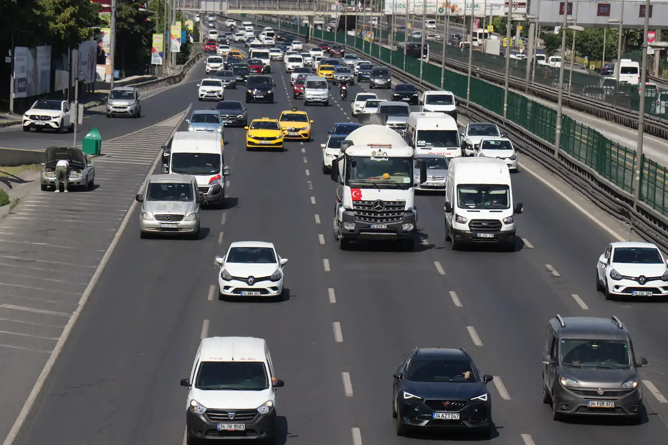 Tatilcilerin dönüşüyle İstanbul trafiği yeniden yoğunlaştı
