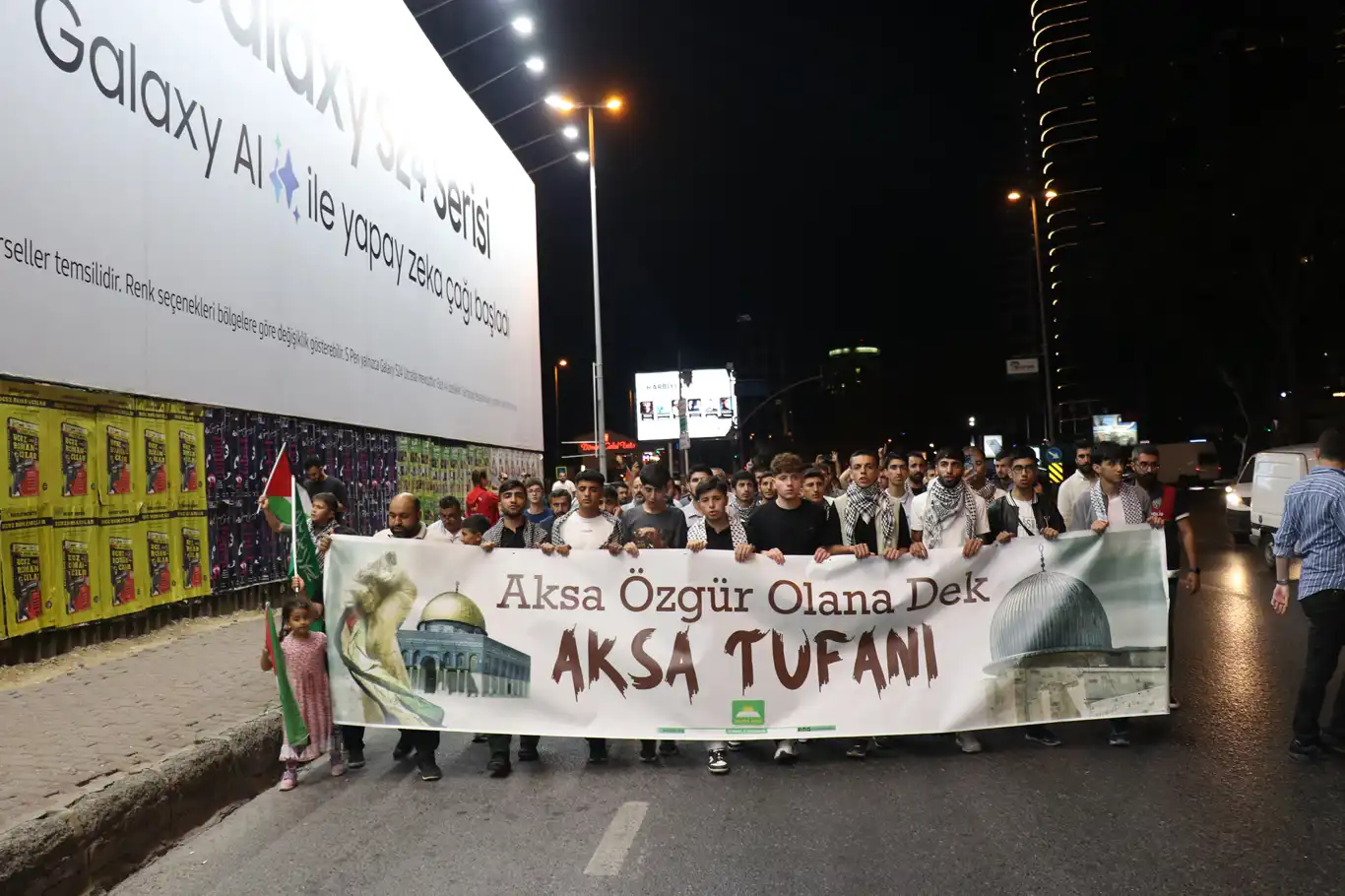 Hür Gençlik İstanbul, işgal rejiminin konsolosluğu önünde basın açıklaması düzenledi