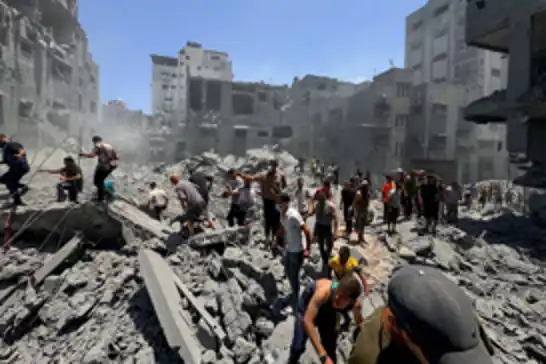 غزة.. 10 شهداء من عائلة إسماعيل هنية في قصف على مخيم الشاطئ 