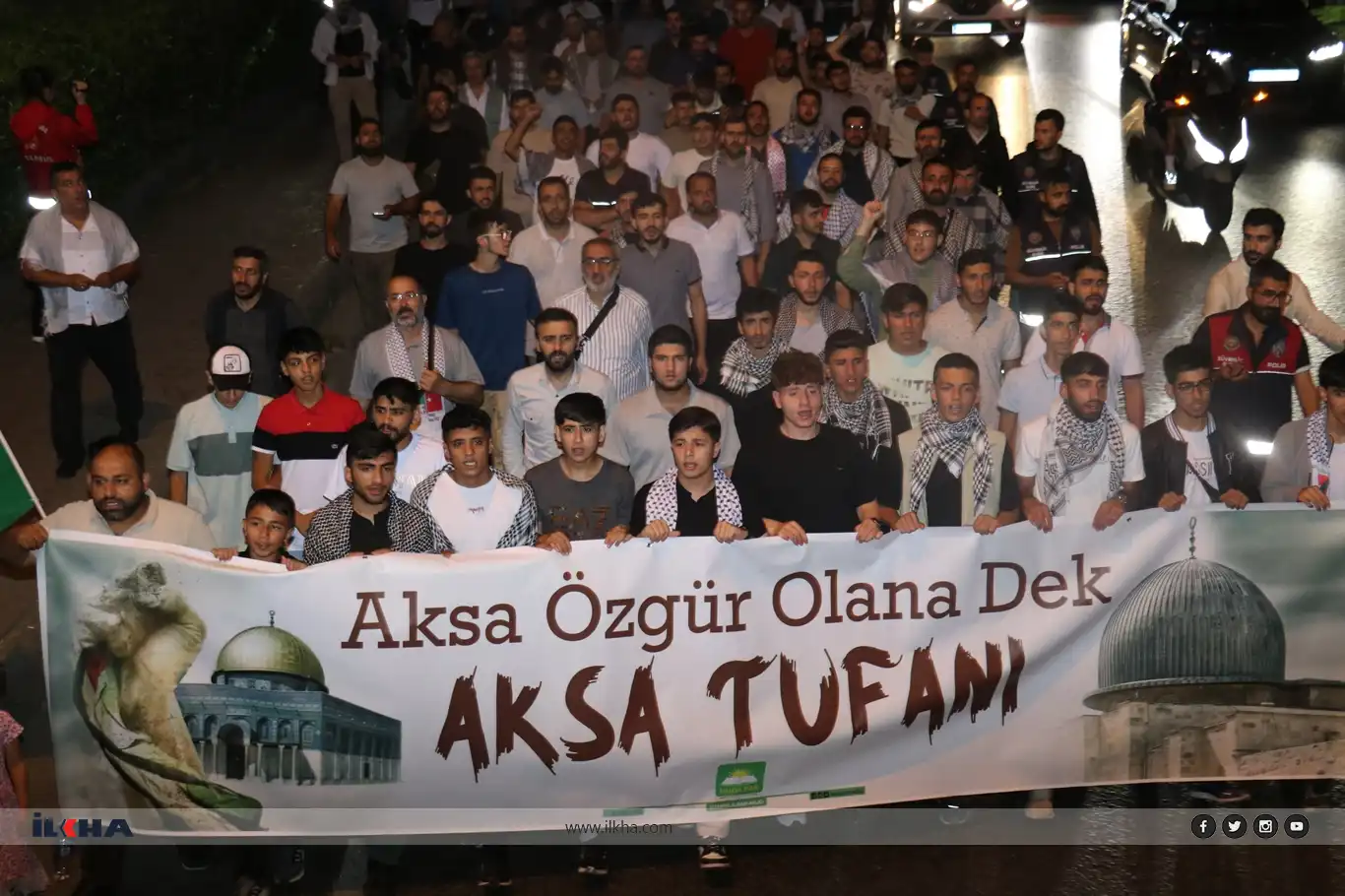 Hundreds gather at Israeli consulate in Istanbul to protest Gaza attacks