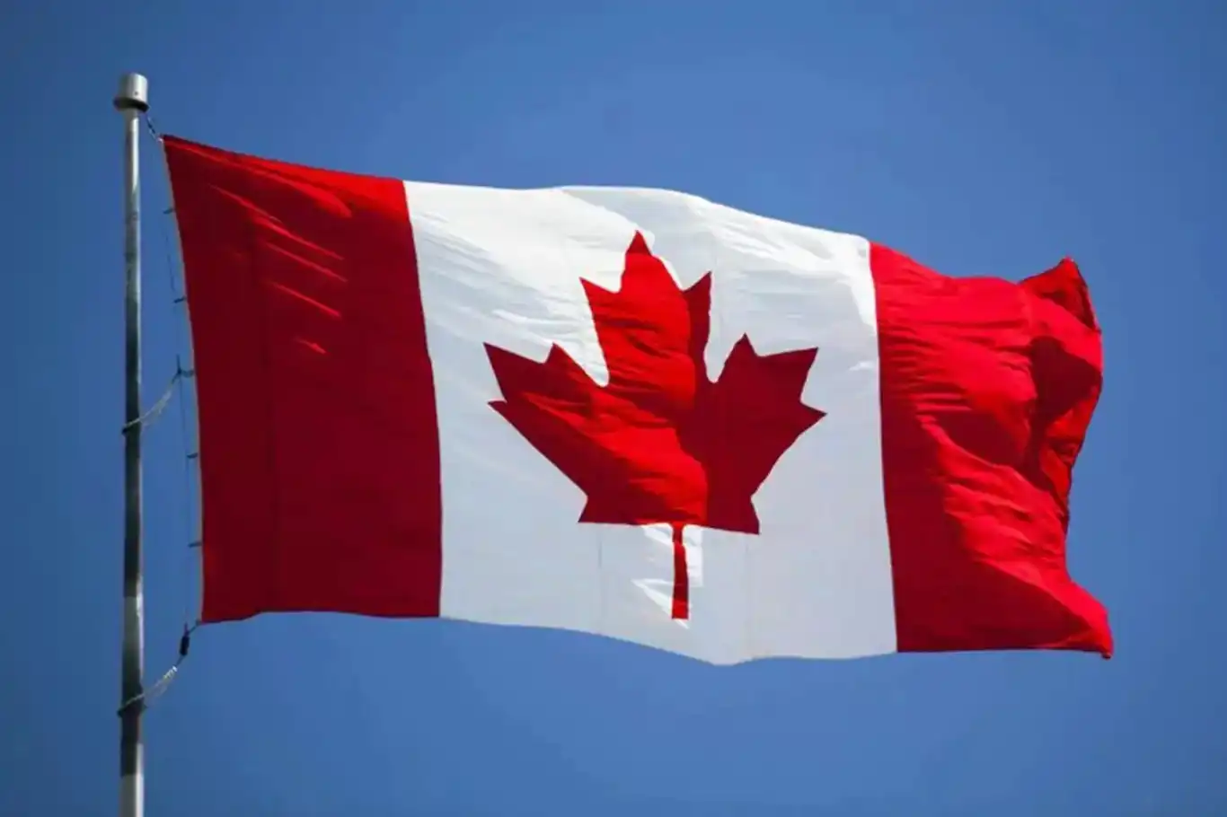 كندا تطلب من مواطنيها مغادرة لبنان
