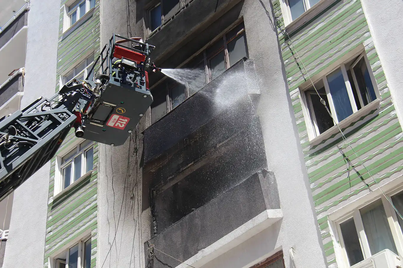 Diyarbakır’daki yangında 5 kişi dumandan etkilendi