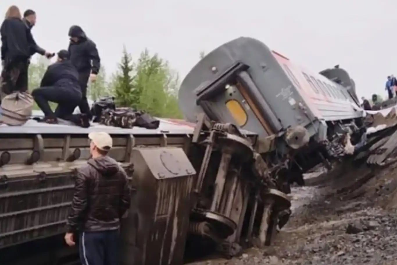 Rusya'daki tren kazasında 3 kişi öldü Rusya'daki tren kazasında 3 kişi öldü