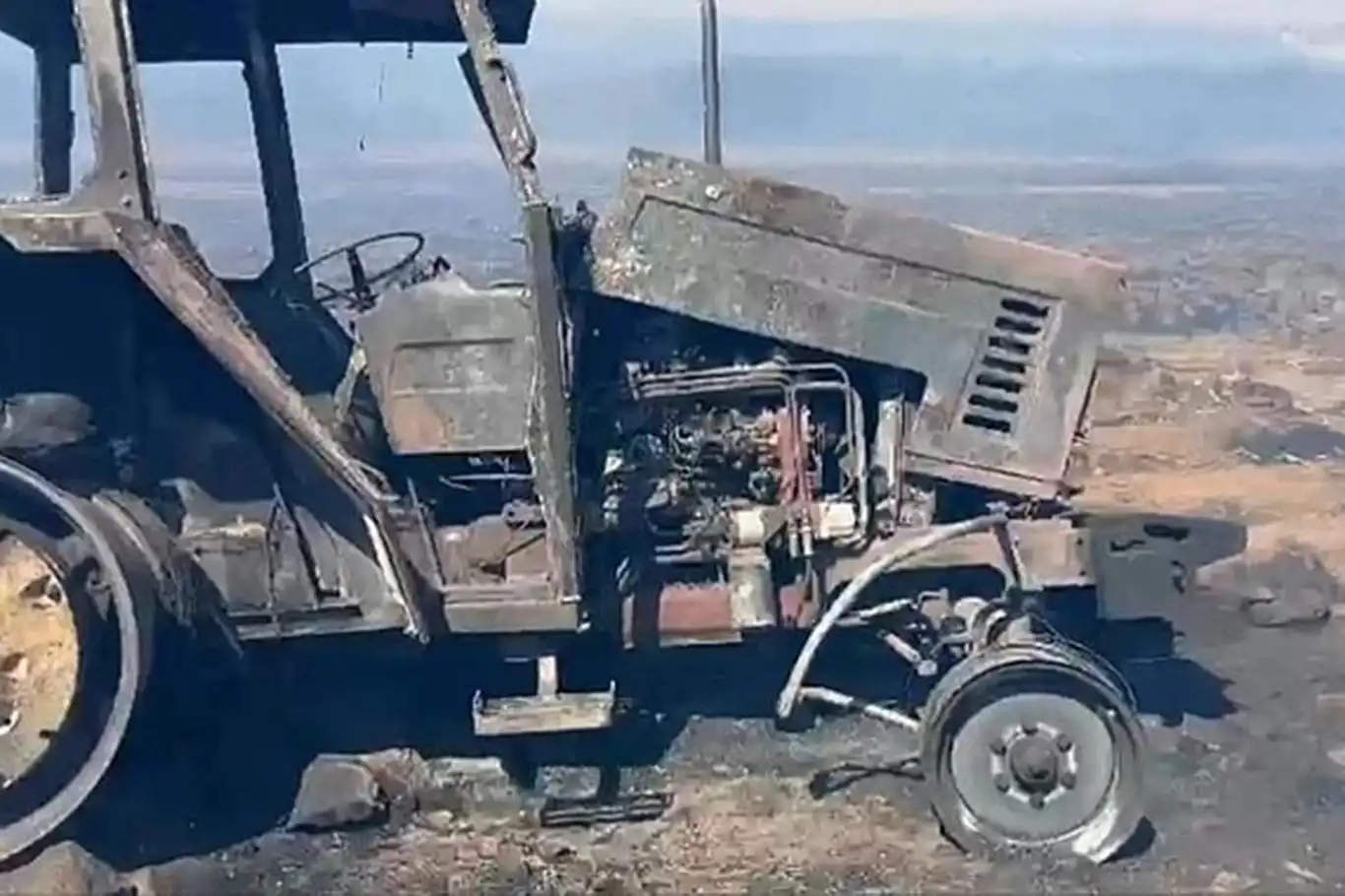 Anız yangınına müdahale etmek isterken traktörün altında kaldı