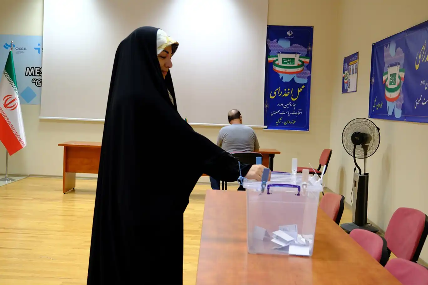Van’daki İranlılar Cumhurbaşkanlığı seçimi için sandık başında