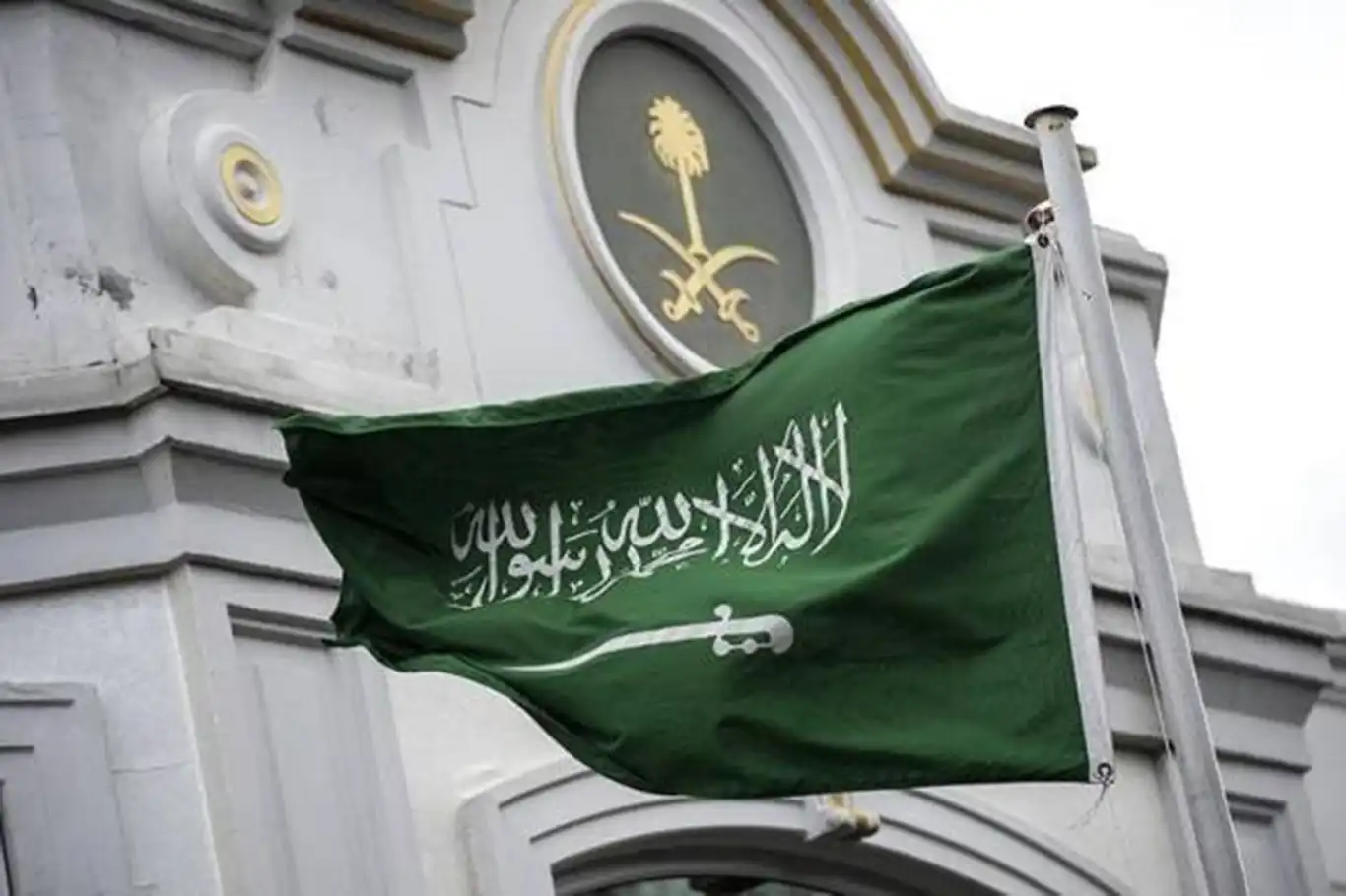Saudi Arabia urges citizens to leave Lebanon amid rising tensions