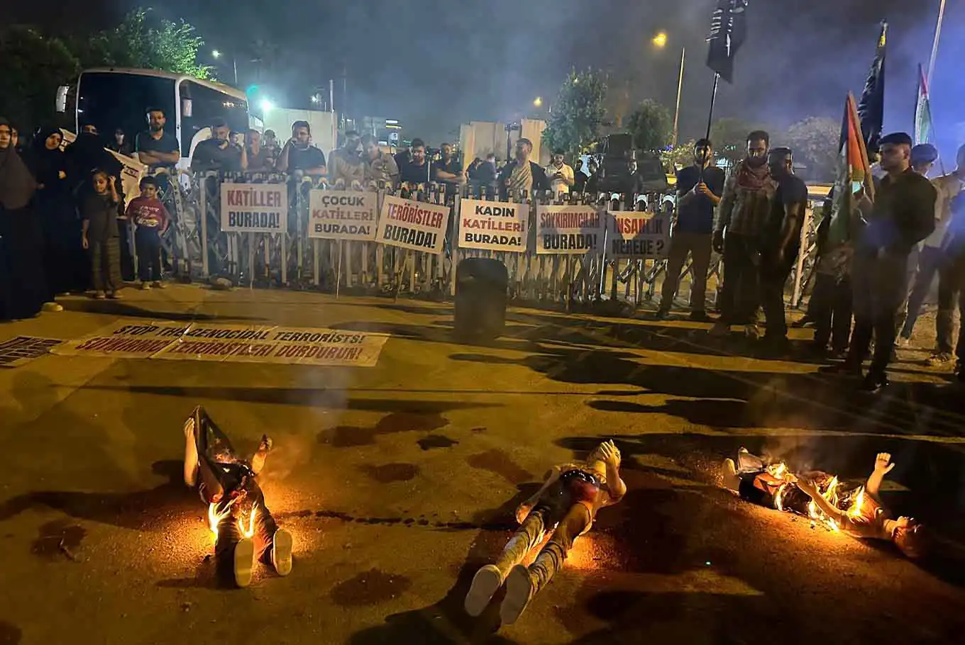 Adana'da ABD konsolosluğu önündeki "direniş çadır nöbeti" devam ediyor