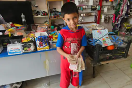 Kendisi küçük gönlü büyük olan çocuk, biriktirdiği paraları Filistin’e bağışladı