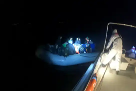 Çanakkale açıklarında 42 düzensiz göçmen kurtarıldı