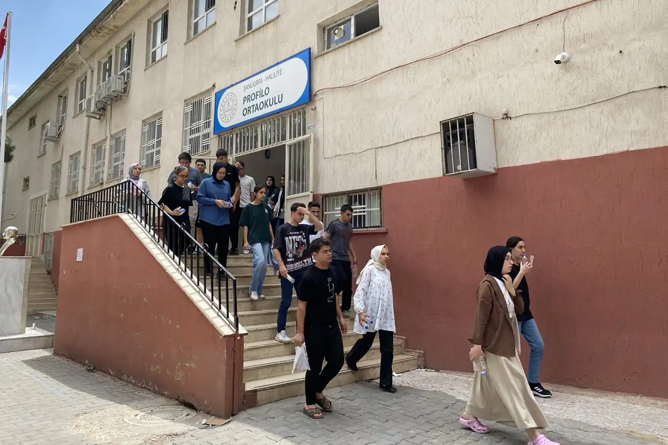 YKS'nin ilk oturumu olan TYT sona erdi YKS'nin ilk oturumu olan TYT sona erdi