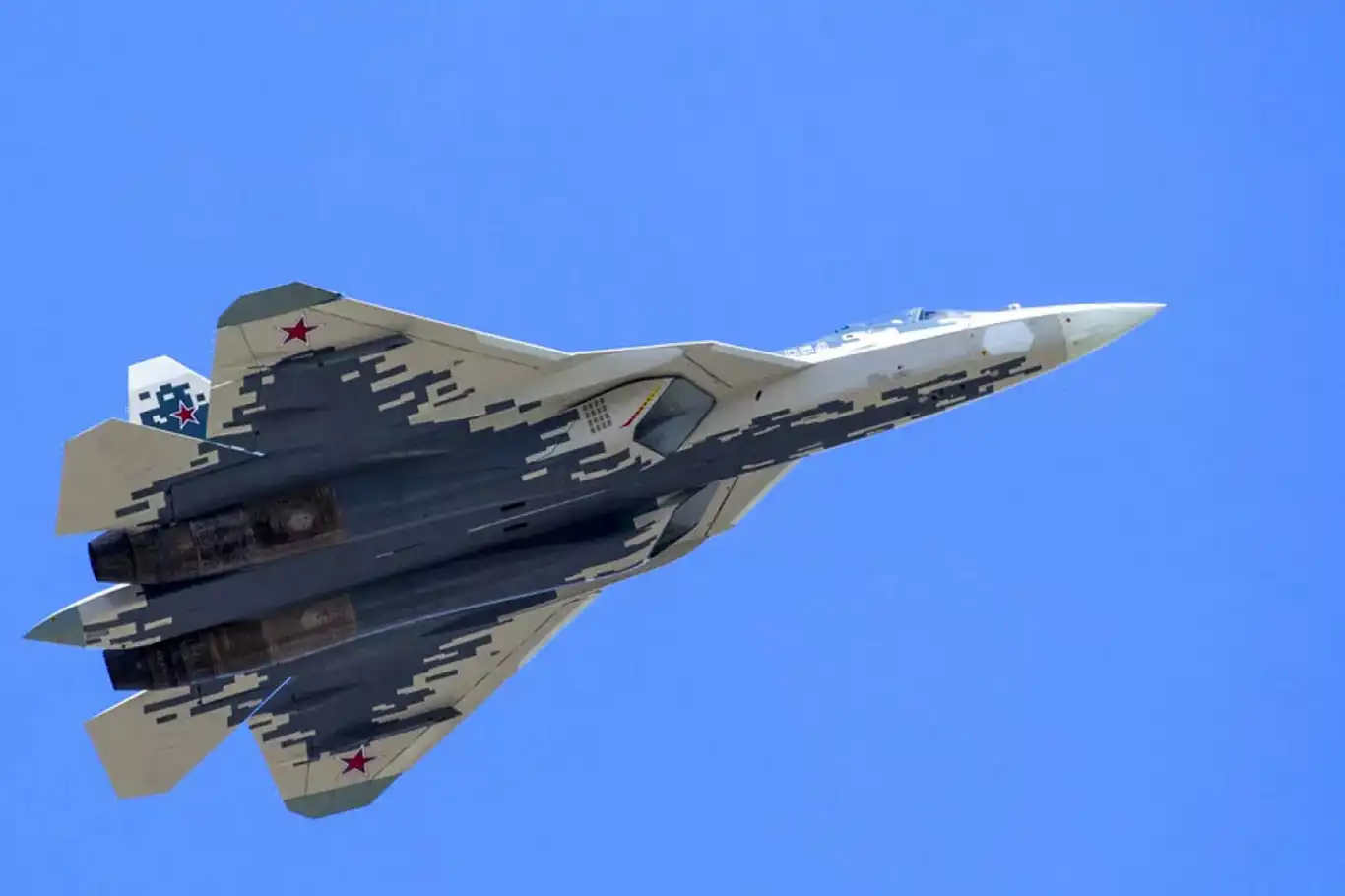 Ukrayna, Rusya'ya ait Su-57 savaş uçağını vurdu Ukrayna, Rusya'ya ait Su-57 savaş uçağını vurdu