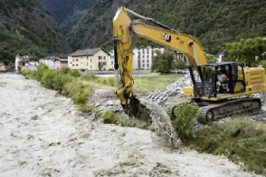 سويسرا.. مصرع 4 أشخاص وفقد 2 آخرين إثر انهيارات أرضية وفيضانات 