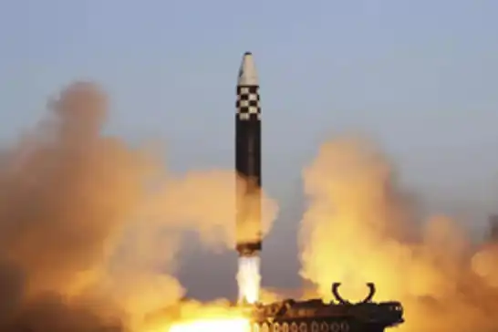 كوريا الشمالية تطلق صاروخين باليستيين 