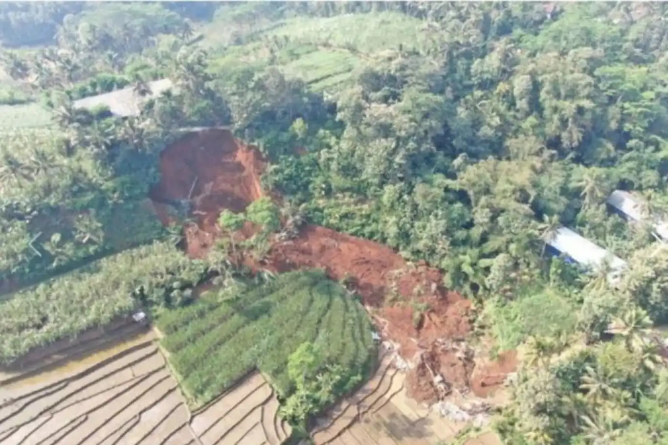 Indonesia: Landslide in East Java kills two, one person still missing