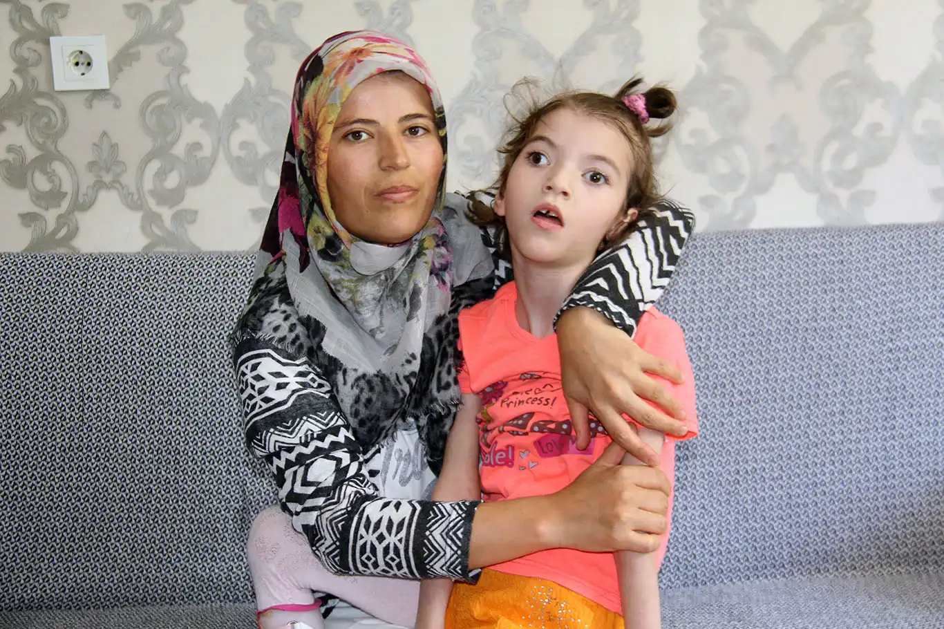 Serebral Palsi hastası minik Nisa'nın ailesi kendilerine uzanacak yardım elini bekliyor Serebral Palsi hastası minik Nisa'nın ailesi kendilerine uzanacak yardım elini bekliyor
