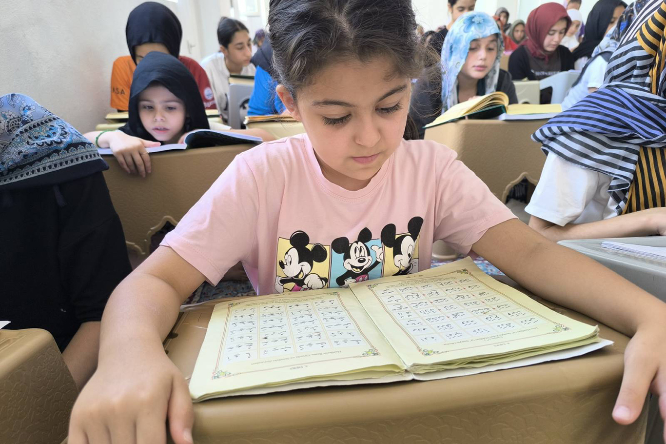 Kur'an kursuna gelen kız çocukları: Camiyi ve Kur'an kursunu çok seviyoruz