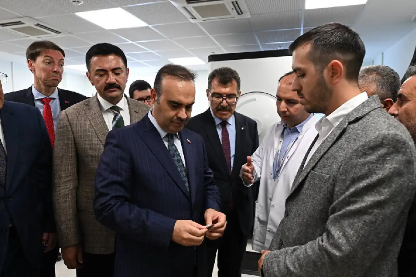Bakan Kacır: Elektrikli araç üretiminde dünyanın önde gelen oyuncularından biri oluyoruz Bakan Kacır: Elektrikli araç üretiminde dünyanın önde gelen oyuncularından biri oluyoruz