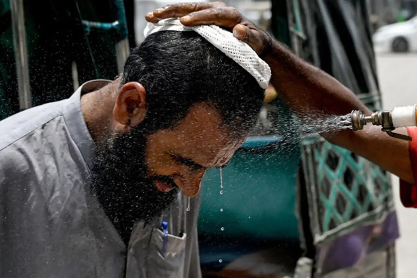 Pakistan’da aşırı sıcaklar nedeniyle yüzlerce kişi hayatını kaybetti 