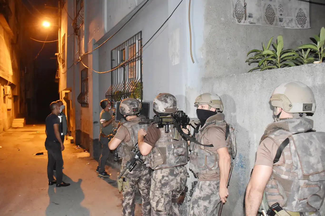 İstanbul merkezli 6 ilde suç örgütü operasyonu: 46 tutuklama