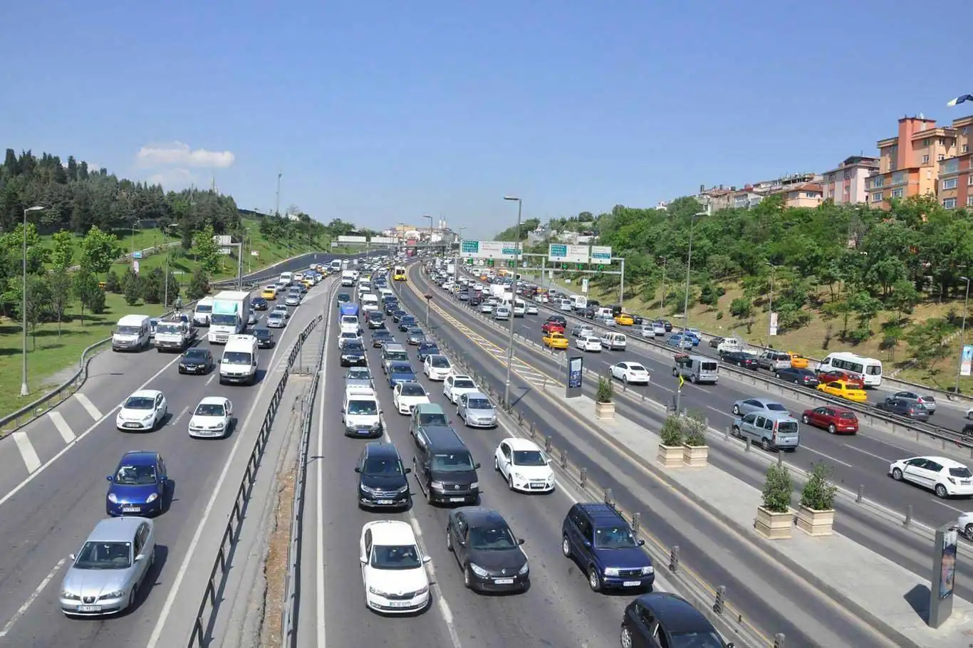 Türkiye's vehicle registrations see 2.5% year-on-year increase in June