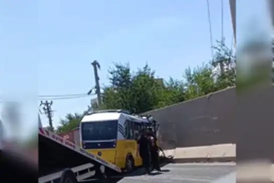 Mardin’de minibüs beton bariyerlere çarptı: 1 yaralı 