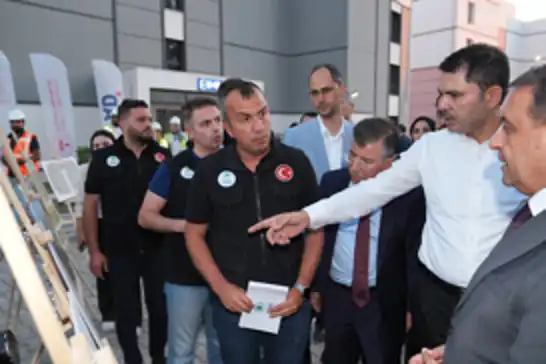 Bakan Murat Kurum, deprem bölgesine yönelik temaslarını Şanlıurfa’da sürdürdü