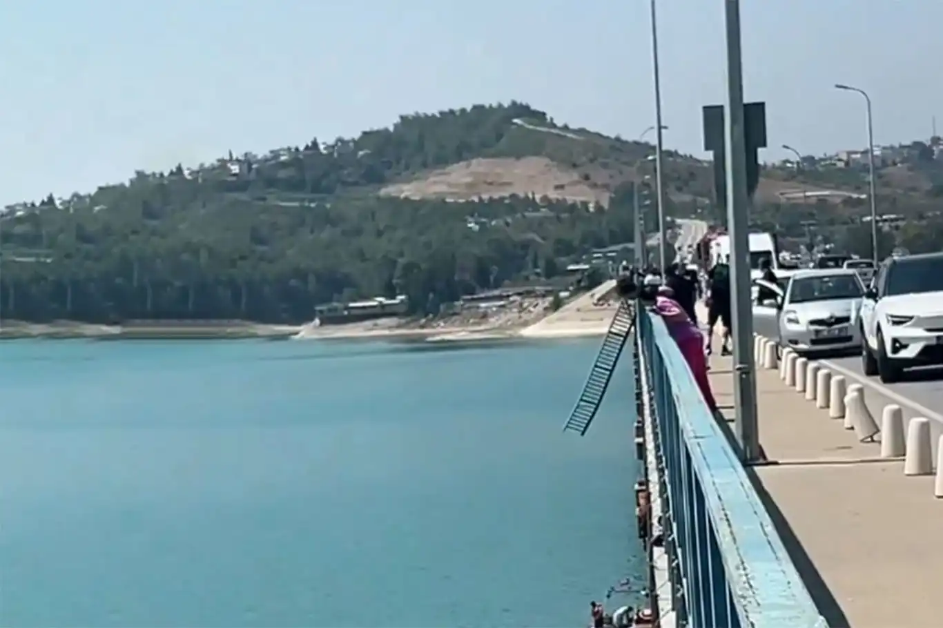 Adana'da otomobil göle düştü: 2'si çocuk 4 kişi kayıp
