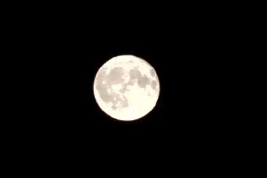 Ay'ın dolunay hali güzel görüntü oluşturdu