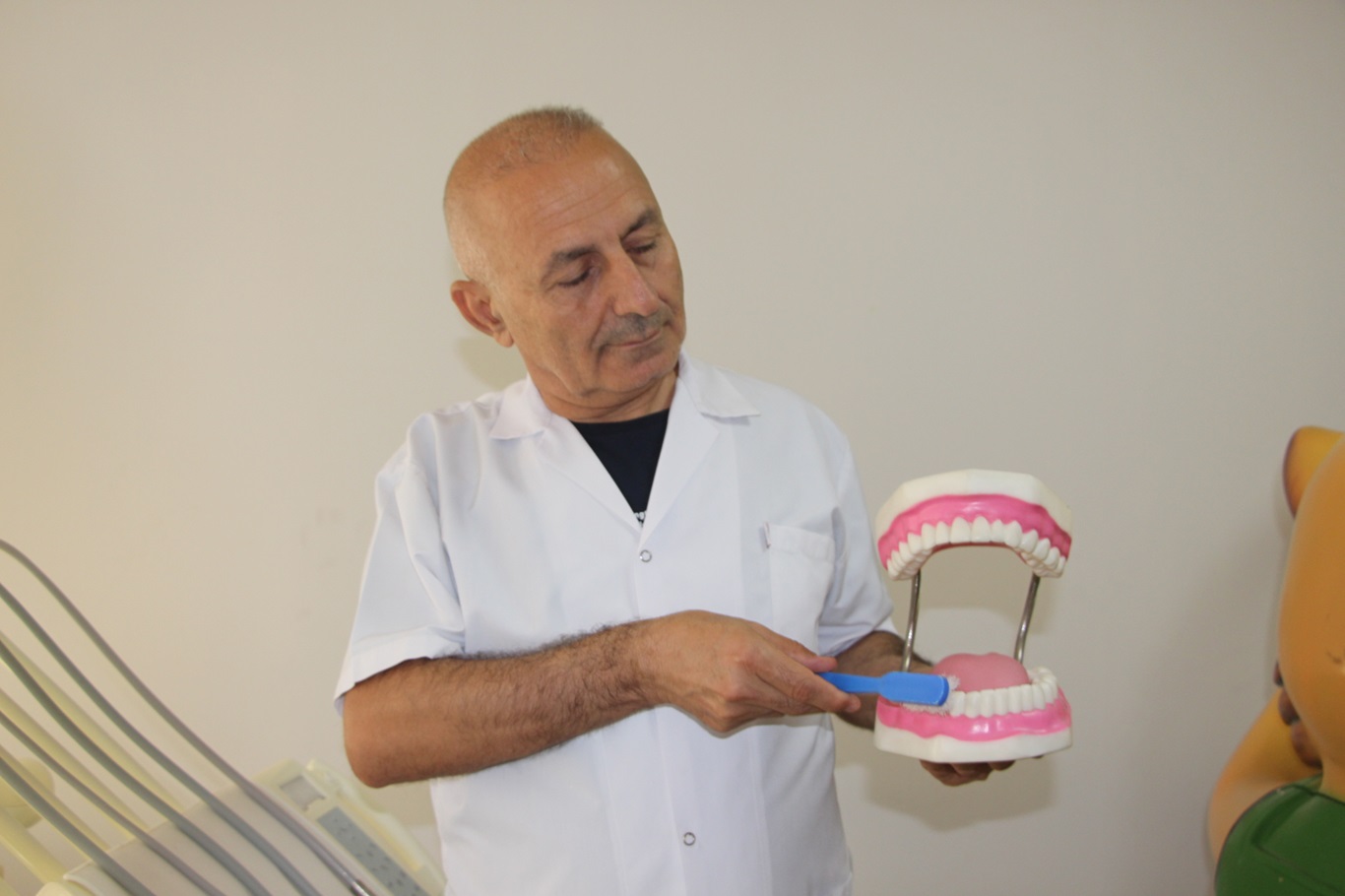 Uzman Diş Hekimi Gök: Dişleri fırçalama noktasında misvak çok etkilidir