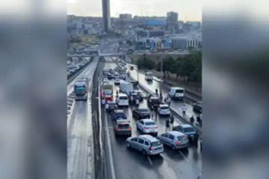 İstanbul'da 15 aracın karıştığı zincirleme kaza: 7 yaralı