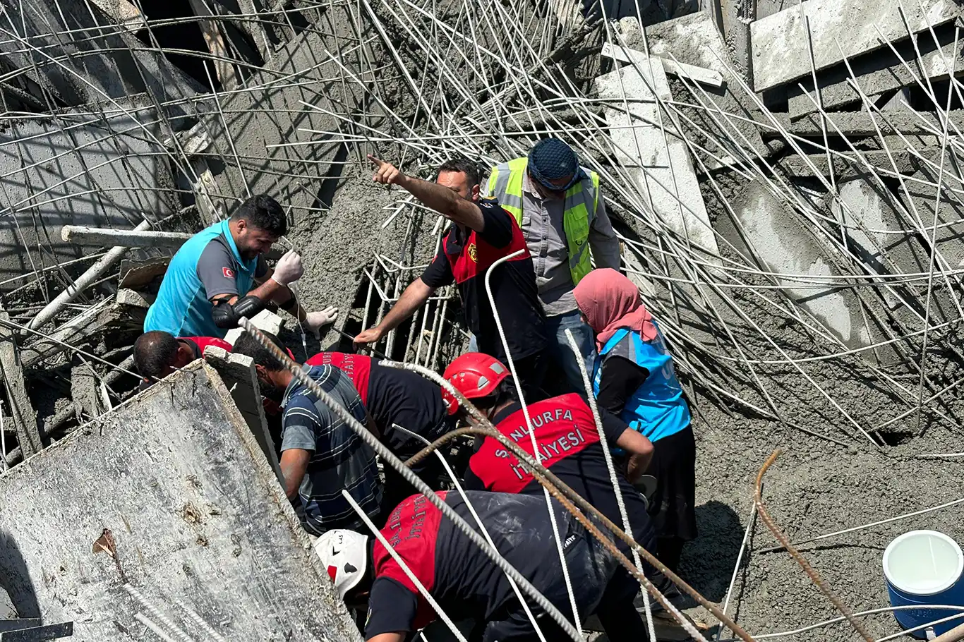 Şanlıurfa'da inşaat çöktü: 2 yaralı