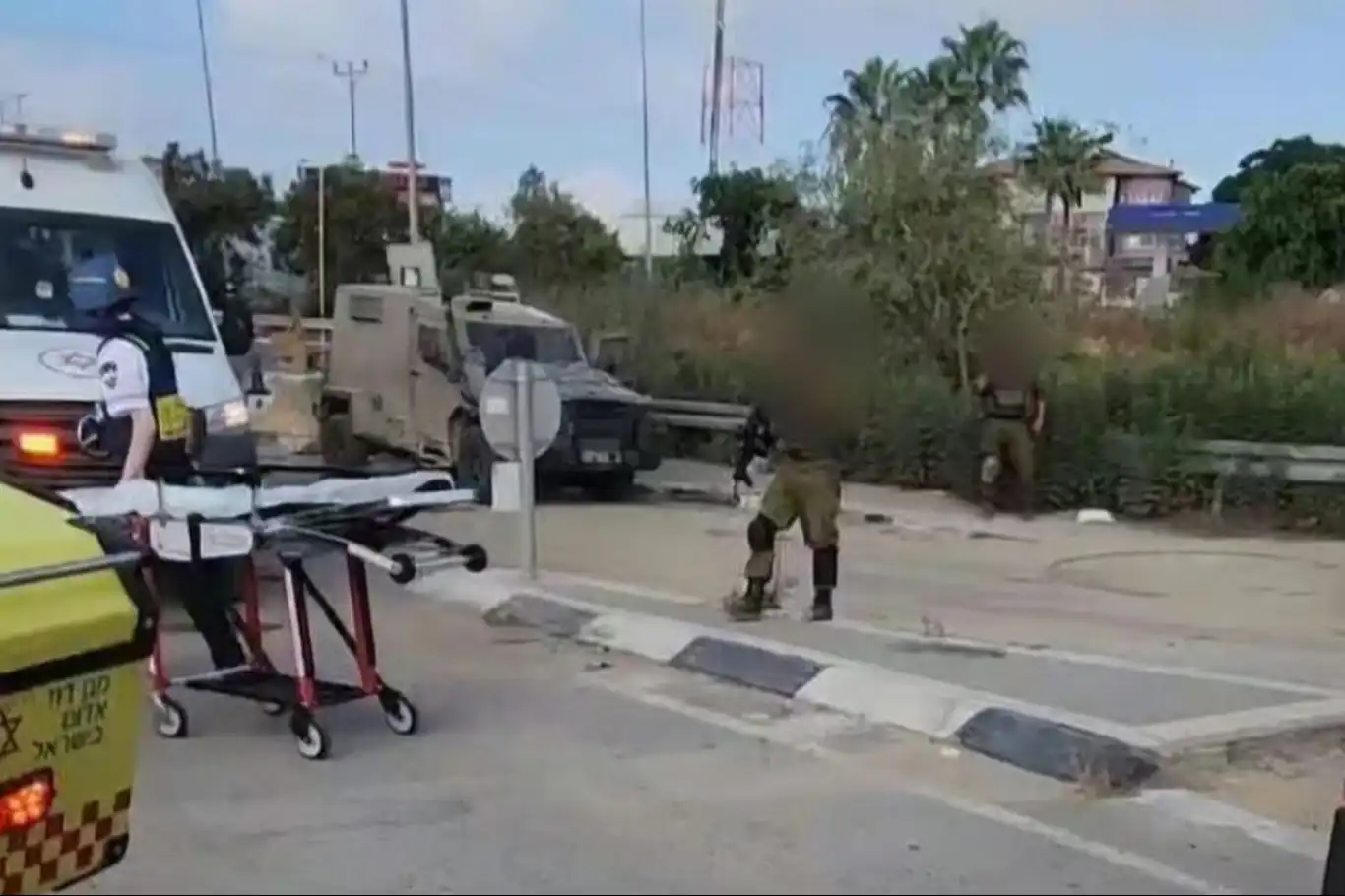 Batı Şeria'da 3 işgal askeri silahlı eylemde yaralandı Batı Şeria'da 3 işgal askeri silahlı eylemde yaralandı