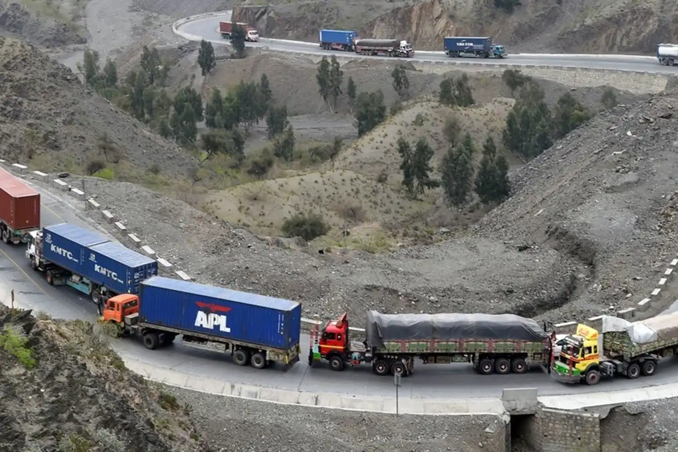 Pakistan'dan Afganistan'a şeker ihracatı yeniden başladı Pakistan'dan Afganistan'a şeker ihracatı yeniden başladı