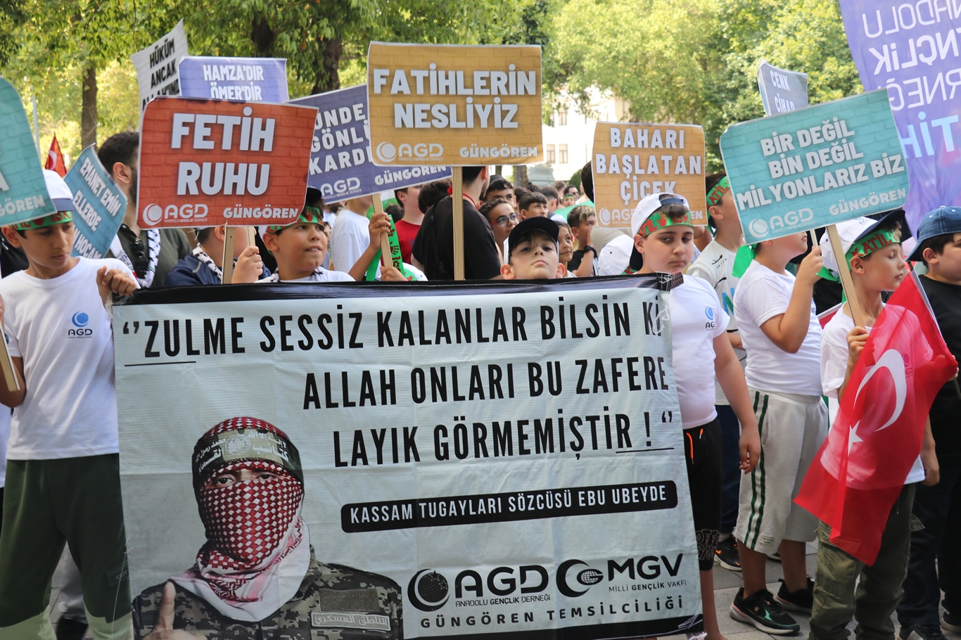 Ortaokul öğrencileri Filistinli çocuklar için yürüdü