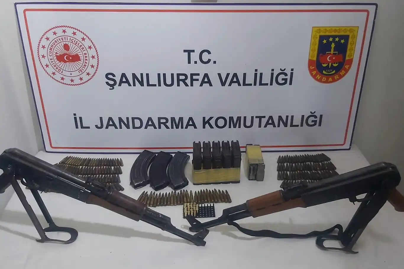 Şanlıurfa'da silah ve mühimmat ele geçirildi Şanlıurfa'da silah ve mühimmat ele geçirildi
