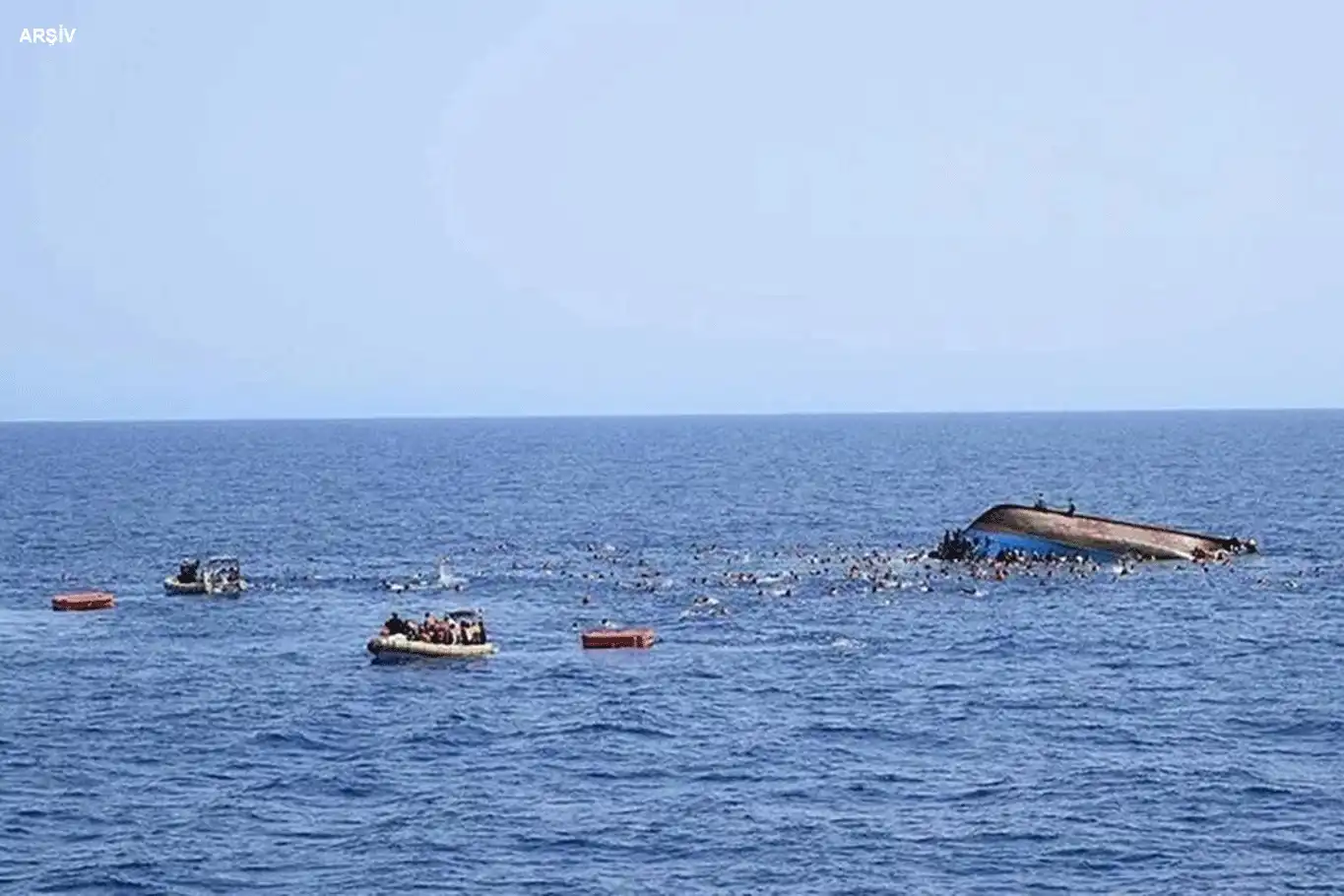 Göçmen teknesi alabora oldu: 41 ölü