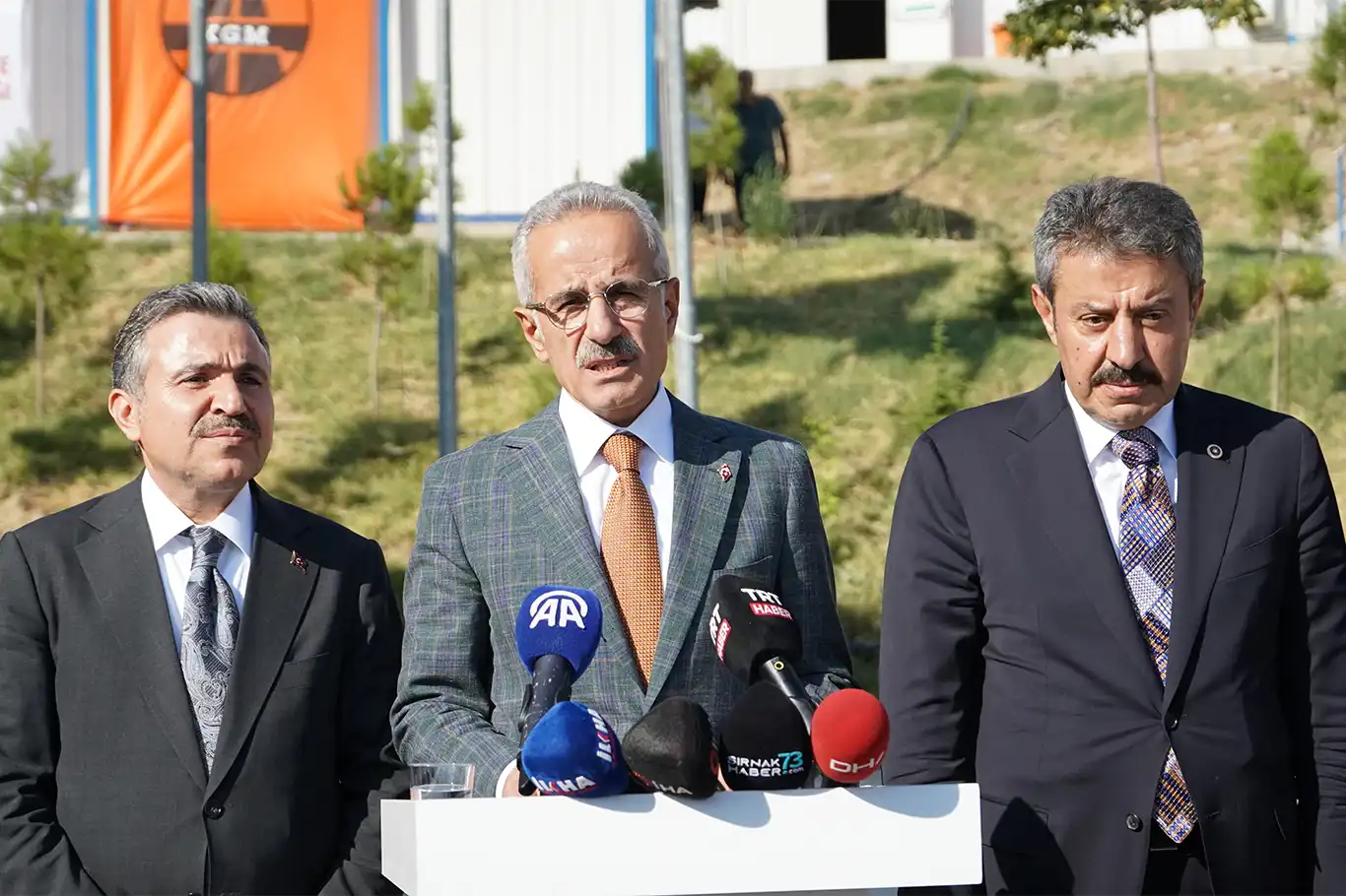 Ulaştırma Bakanı Uraloğlu, Şırnak- Van kara yolunda incelemelerde bulundu