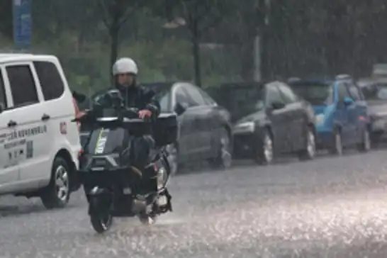 Çin'de tayfun nedeniyle 27 bin kişi tahliye edildi