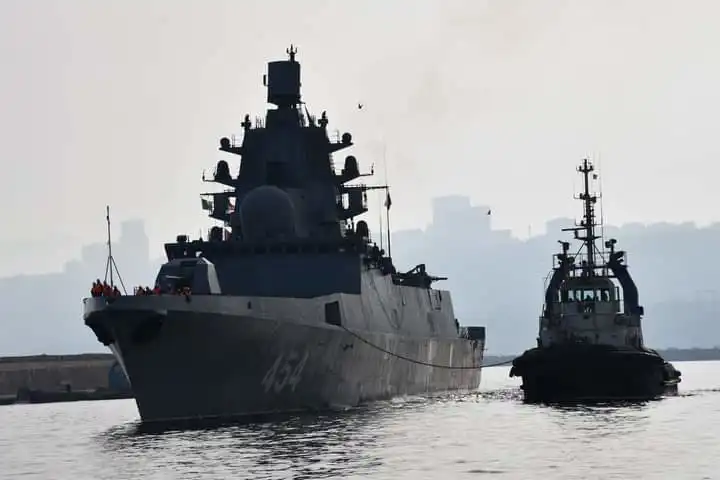 الجزائر تعلن وصول سفن حربية روسية إلى ميناء وهران