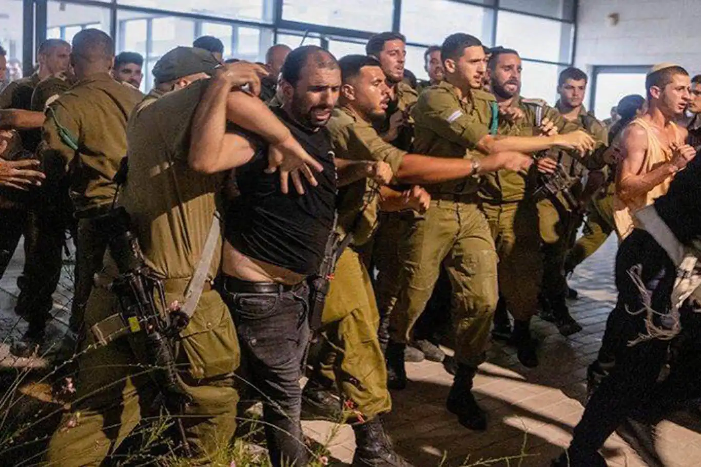 Israeli protesters storm army bases in support of soldiers accused of detainee abuse