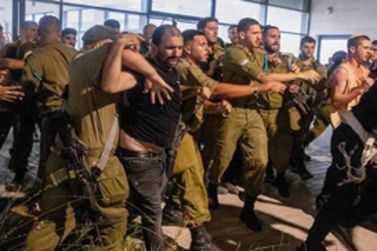 Israeli protesters storm army bases in support of soldiers accused of detainee abuse