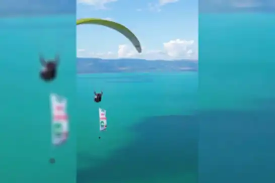 HÜDA PAR organizes paragliding protest over Lake Iznik to highlight proposed anti-genocide law